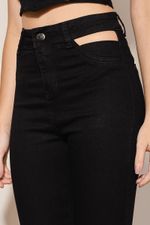 Calca-Feminina-Skinny-Detalhe-Vazado---Preto