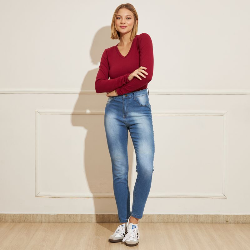 Camiseta-Feminina-Basic-Sou-Gola-V-Manga-Longa---Vermelho