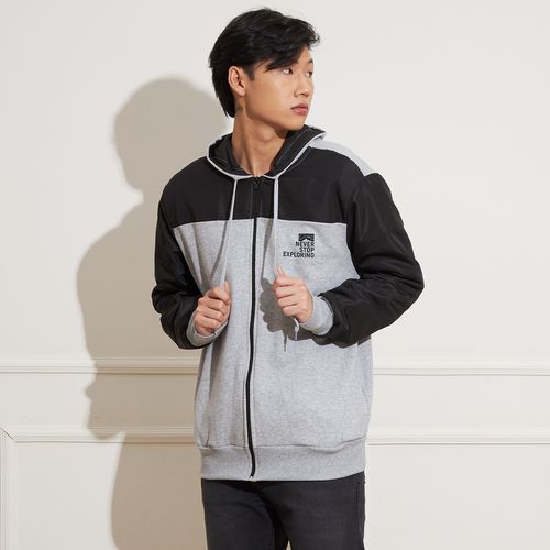 Blusa em Moletom Masculina com Detalhes em Recortes com Capuz