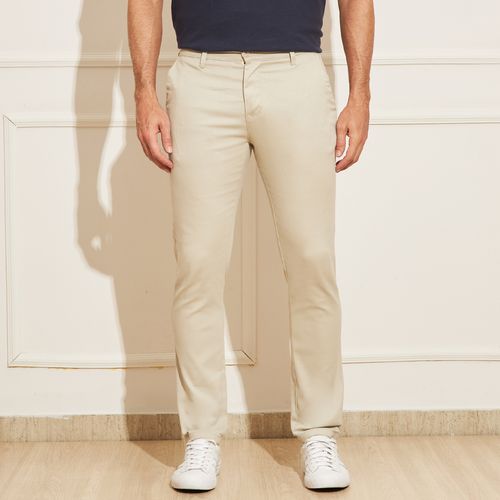 Calça Masculina Chino em Sarja com Bolsos Faca e Fechamento em Zíper - Vizzy