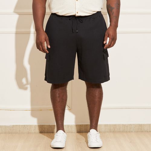 Bermuda Masculina Plus Size em Cargo com Bolsos Faca e Bolsos Traseiros