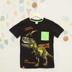 Camiseta-Infantil-com-Estampa-de-Dinossauro-e-Bolso-Contrastante---Preta-1-ao-10