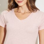 Camiseta-Feminina-Basica-com-Decote-V-–-Rosa-Claro
