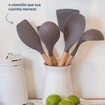 Espatula-Reta-de-Silicone-com-Cabo-de-Madeira-Cinza-Mozcada