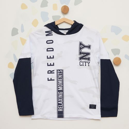 Camiseta Infantil Manga Longa com Capuz