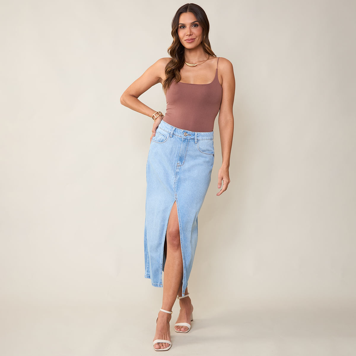 Saia Jeans Longa com Fenda e Bolso de Coração